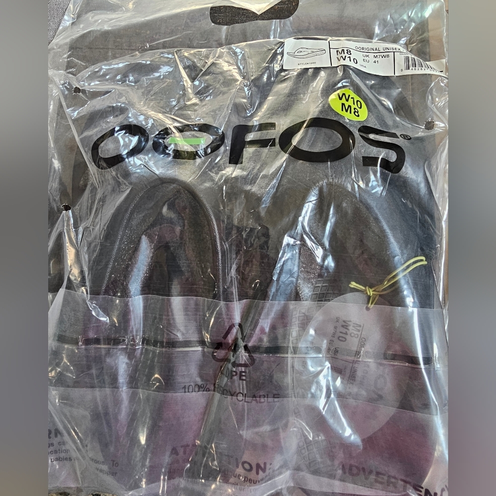 NWT OOFOS sandals black